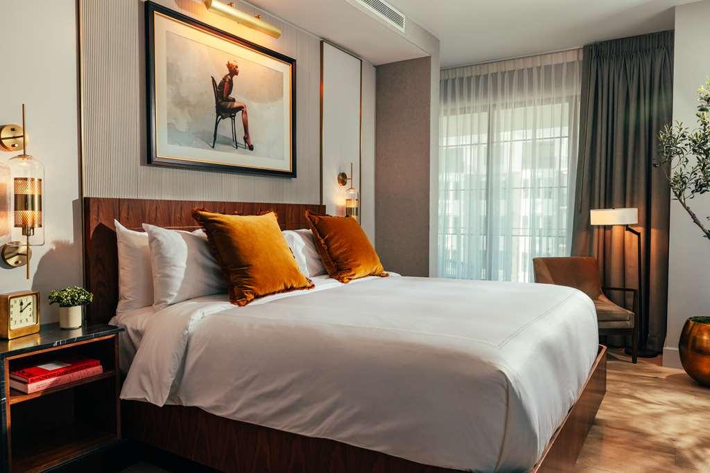 The Global Ambassador Hotel Phoenix Room photo