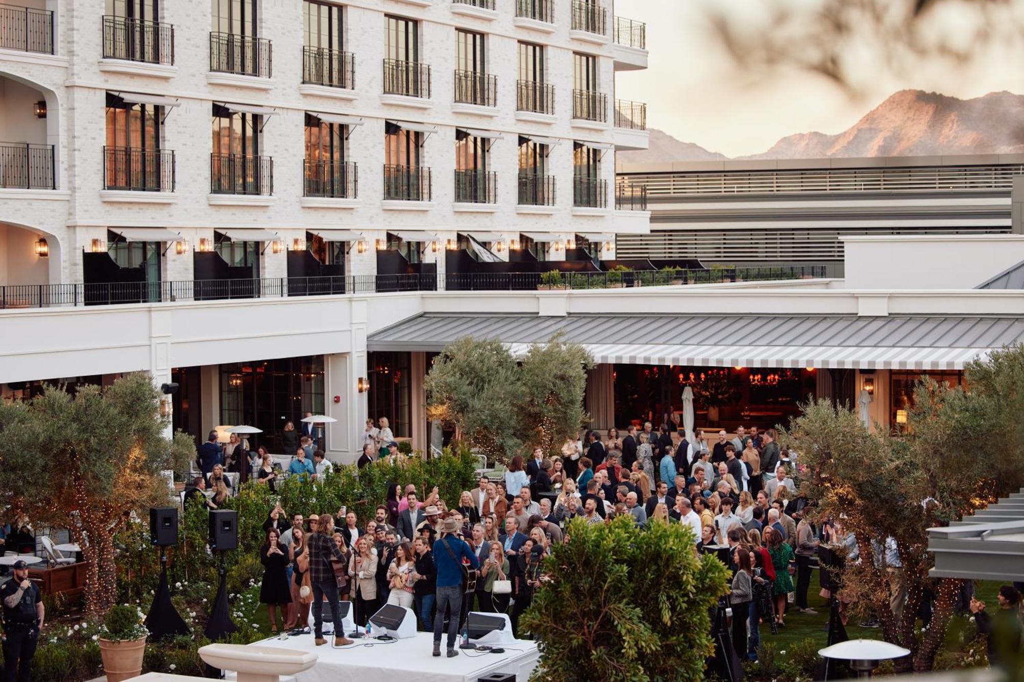 The Global Ambassador Hotel Phoenix Exterior photo